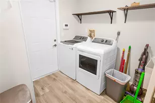 5495 Cynthia Ln, Sarasota, FL 34235 - Photo 31