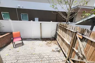 1825 Hawkins Ct, Sarasota, FL 34236 - Photo 9