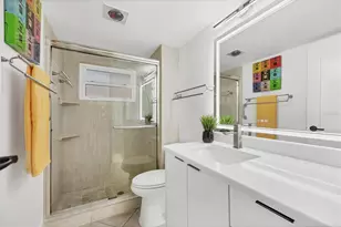 1350 N Portofino Dr, Sarasota, FL 34242 - Photo 25