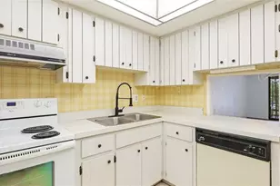 1330 Glen Oaks Dr E, Sarasota, FL 34232 - Photo 9