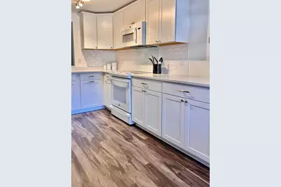 984 Sunridge Drive #J3, Sarasota, FL 34234 - Photo 3