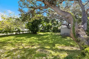 8915 Vamo Rd, Sarasota, FL 34231 - Photo 49