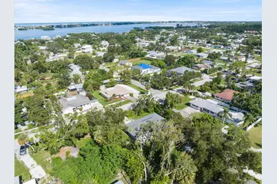 8915 Vamo Road, Sarasota, FL 34231 - Photo 9