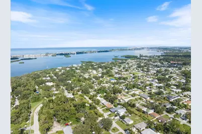 8915 Vamo Road, Sarasota, FL 34231 - Photo 5