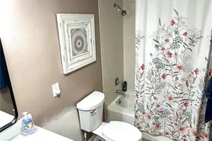 1001 Benjamin Franklin Dr, Sarasota, FL 34236 - Photo 7