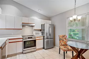 4481 Ascot Cir N, Sarasota, FL 34235 - Photo 9