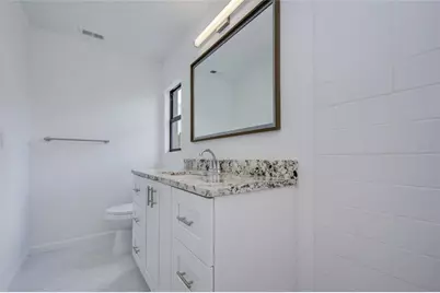 3540 65th Avenue Circle E, Sarasota, FL 34243 - Photo 11