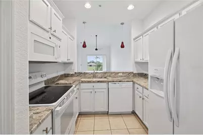 819 Fairwaycove Lane #203, Bradenton, FL 34212 - Photo 5