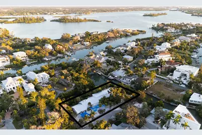 300 Garden Lane, Sarasota, FL 34242 - Photo 3