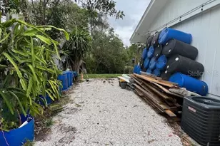 300 Garden Ln, Sarasota, FL 34242 - Photo 11