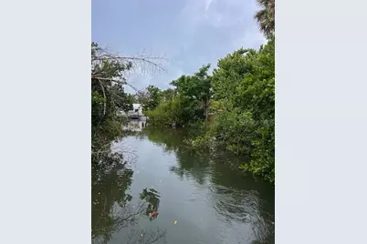 300 Garden Lane, Sarasota, FL 34242 - Photo 21