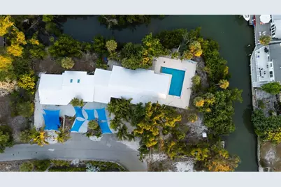 300 Garden Lane, Sarasota, FL 34242 - Photo 7