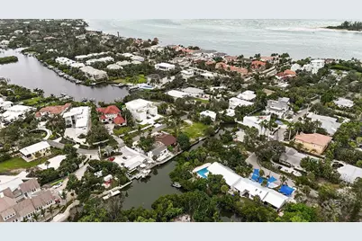 300 Garden Lane, Sarasota, FL 34242 - Photo 25