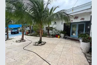 300 Garden Lane, Sarasota, FL 34242 - Photo 9