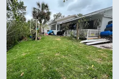 300 Garden Lane, Sarasota, FL 34242 - Photo 13