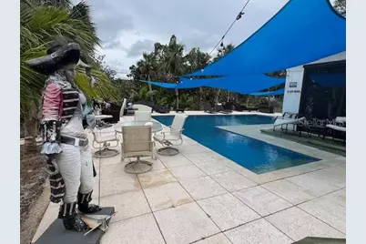 300 Garden Lane, Sarasota, FL 34242 - Photo 33