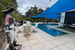 300 Garden Ln, Sarasota, FL 34242 - Photo 33