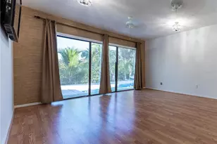 300 Garden Ln, Sarasota, FL 34242 - Photo 23