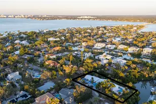 300 Garden Ln, Sarasota, FL 34242 - Photo 41