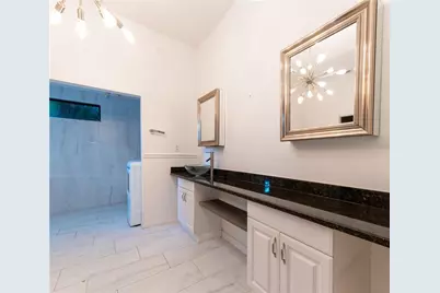 300 Garden Lane, Sarasota, FL 34242 - Photo 13