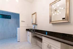 300 Garden Ln, Sarasota, FL 34242 - Photo 13