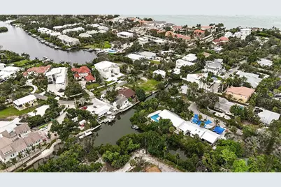300 Garden Lane, Sarasota, FL 34242 - Photo 23