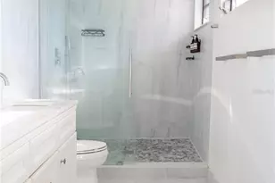 300 Garden Ln, Sarasota, FL 34242 - Photo 15