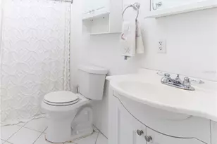 300 Garden Ln, Sarasota, FL 34242 - Photo 15