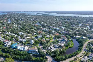 2 Island Cir, Sarasota, FL 34242 - Photo 25