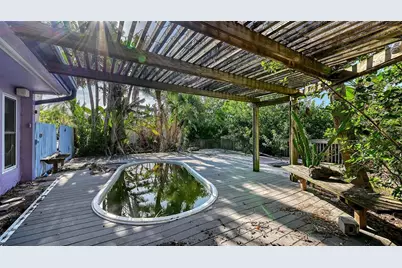 2 Island Circle, Sarasota, FL 34242 - Photo 17