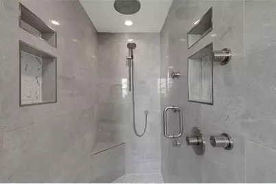 5217 Canterbury Drive, Sarasota, FL 34243 - Photo 11