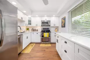 6939 W Country Club Dr N, Sarasota, FL 34243 - Photo 11