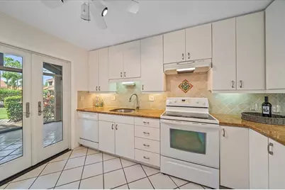 5343 Huntingwood Court #33, Sarasota, FL 34235 - Photo 13