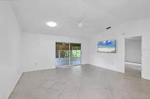 5920 Bonaventure Pl, Sarasota, FL 34243 - Photo 9