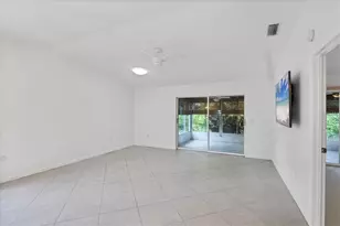 5920 Bonaventure Pl, Sarasota, FL 34243 - Photo 7