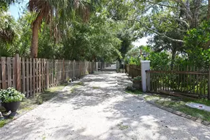 500 Suffolk Cir, Nokomis, FL 34275 - Photo 5