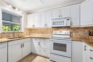 2207 Clematis St, Sarasota, FL 34239 - Photo 11