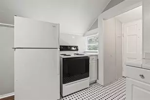 1040 19th Ave N, Saint Petersburg, FL 33704 - Photo 27