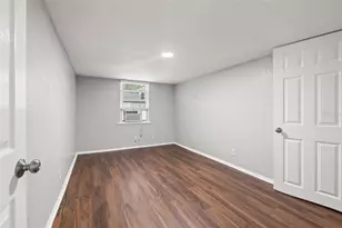 1040 19th Ave N, Saint Petersburg, FL 33704 - Photo 17