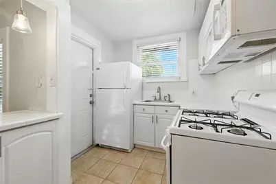 1040 19th Avenue N, Saint Petersburg, FL 33704 - Photo 3