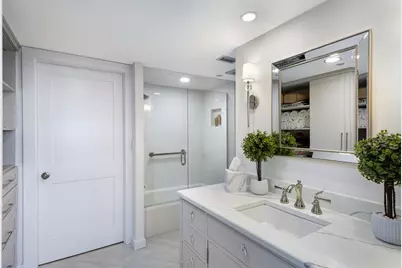 1445 Gulf Of Mexico Drive #304, Longboat Key, FL 34228 - Photo 21