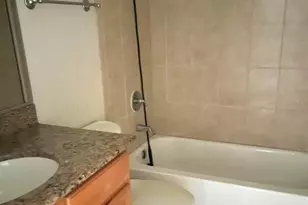 900 La Costa Cir, Sarasota, FL 34237 - Photo 5