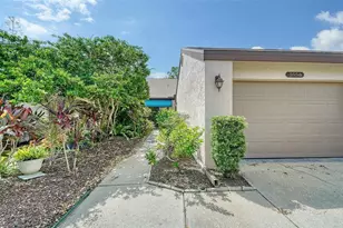 5956 Clubside Dr, Sarasota, FL 34243 - Photo 3