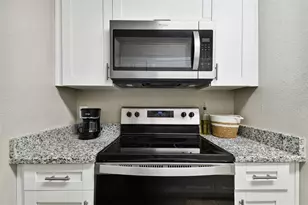 7504 Presley Pl, Tampa, FL 33617 - Photo 3