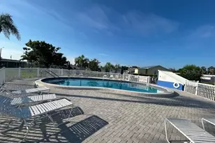 204 Freeport Dr, Sarasota, FL 34233 - Photo 3