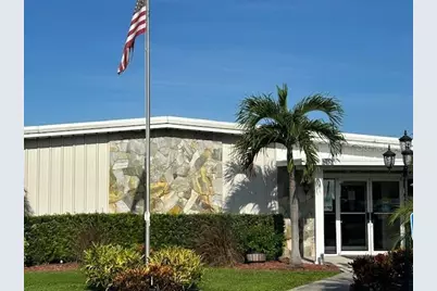 204 Freeport Drive, Sarasota, FL 34233 - Photo 7