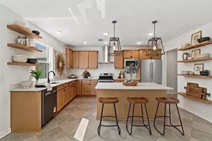 372 Hillshire Pl, Spring Hill, FL 34609 - Photo 5