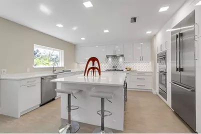 1621 Pine Bay Drive, Sarasota, FL 34231 - Photo 13