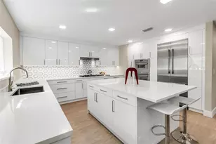 1621 Pine Bay Dr, Sarasota, FL 34231 - Photo 15