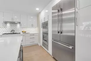 1621 Pine Bay Dr, Sarasota, FL 34231 - Photo 17